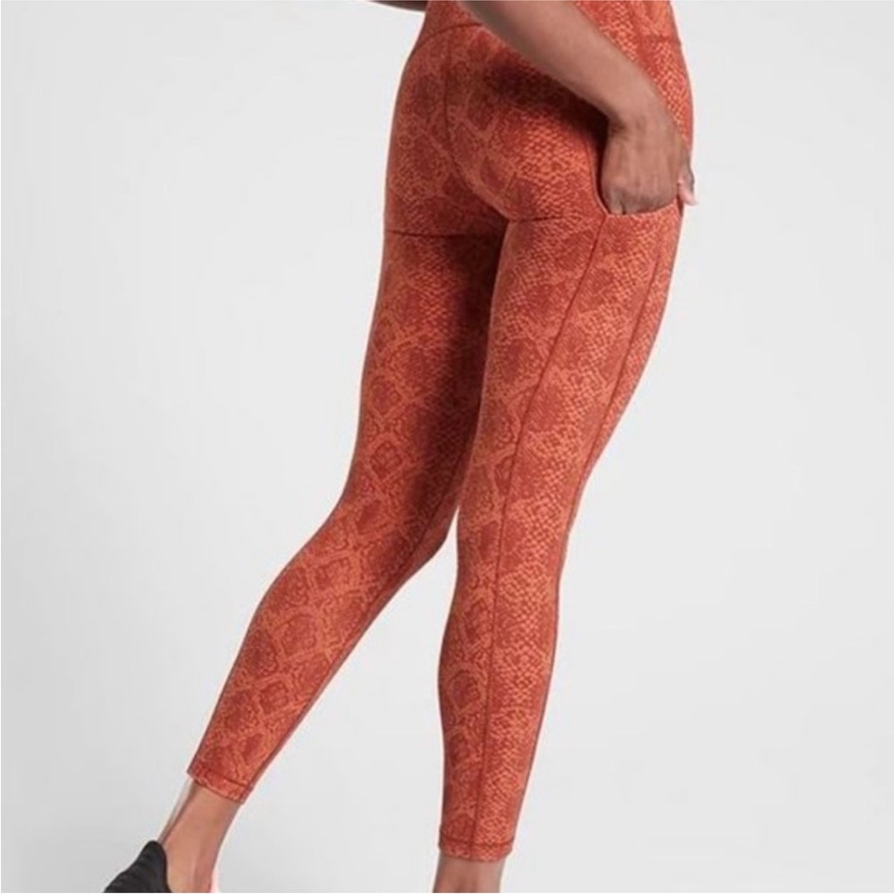 Athleta Ultimate 7/8 Tights Leggings With Stash Pockets Snake Print size M